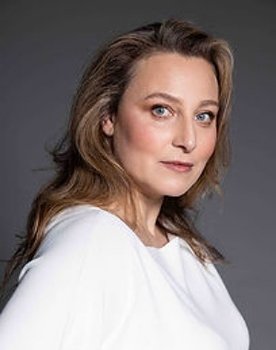 Elena González as 