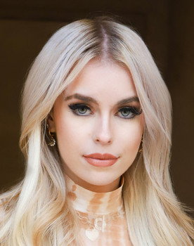 Emma Norton as Mackenzie