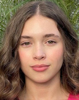 Lara Vaz as Agatha