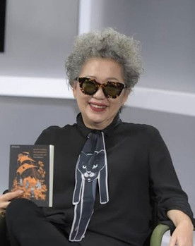 Veeraporn Nitiprapha as Lady in White