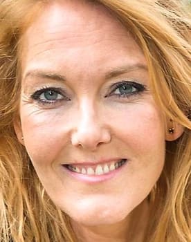 Ditte Hansen as Nanna