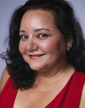 Ingrid Trigueiro as Risoleta