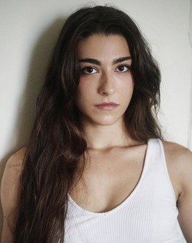 Alba Sáez as Luna