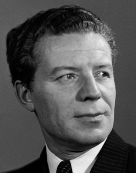 Vasiliy Makarov as Leonid Kupriyanov