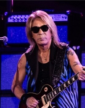 Tak Matsumoto as Self (Guitar)