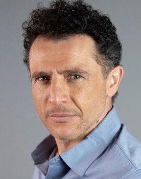 Miguel Rabaneda as Carlos