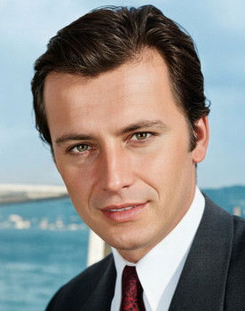 Engin Çağlar as Ali