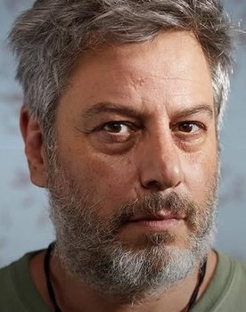 Pablo Cura as Roberto