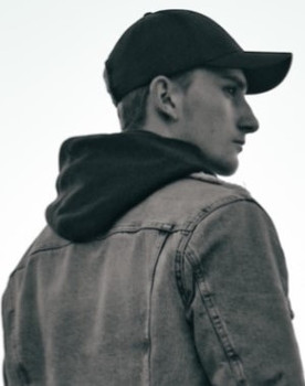 Jan-Eriq Maaß as Leiche