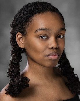 Sarah Ogungbure as Nia