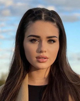 Vanessa Antovská as Věra Krajňáková