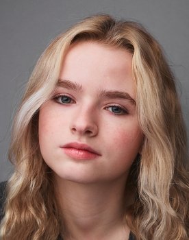 Maren Heary as Cindy Stoat