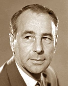 Rodion Aleksandrov as Lunatšarski