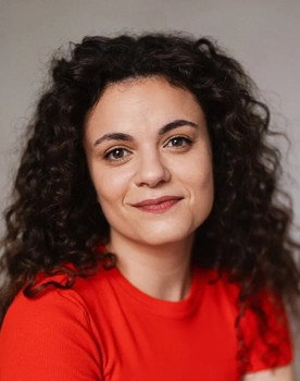 Grial Montes as Camila