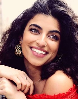 Nour Alkhadra as رنا