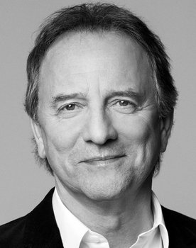 Michel Côté as Jacques Savard