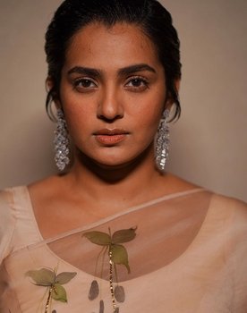 Parvathy Thiruvothu as Mini