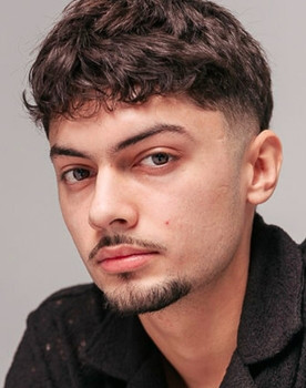 Firuz Ali Nazar as Wahid Latif