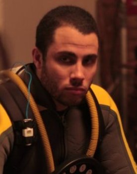 Osiris Larkin as Homem da Câmera Lenta