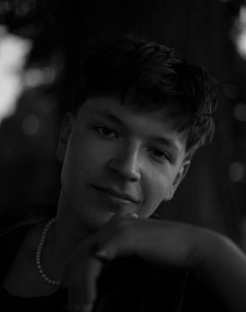 Robin Damien Fromme as Heinz Andre (voice)