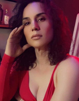 Buse Kılıçkaya as Mavi