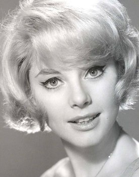Sophie Hardy as Linda