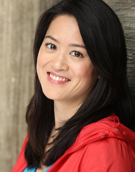 Vivi Thai as Migrant