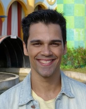 Josafá Filho as Filipe Moreira Pais (Filipinho) / Famosinho da Casa Verde