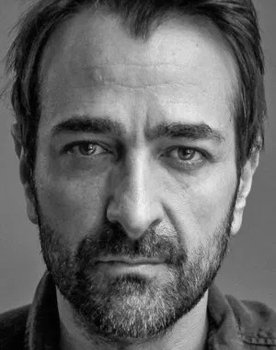 Mikaël Fitoussi as Carlos