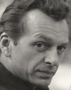 Gérard Tichy as Truman