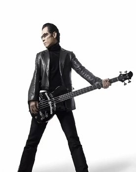 Tsunematsu Matsui as Bass