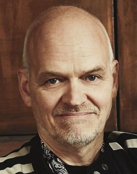 Lars Danielsson as bass guitar