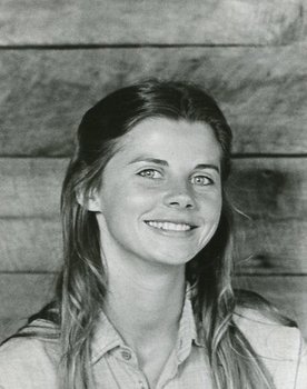 Julie Gholson as Mary Call