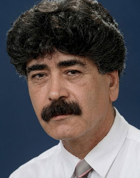 Ekrem Erkek as Kadın satıcısı