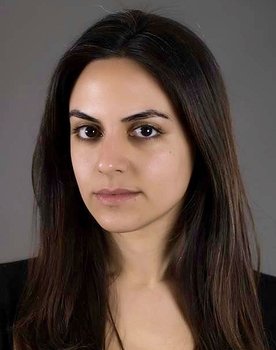 Duru Yücel as Party Girl