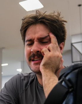 Alexander Fernandes as Entrevistado 03