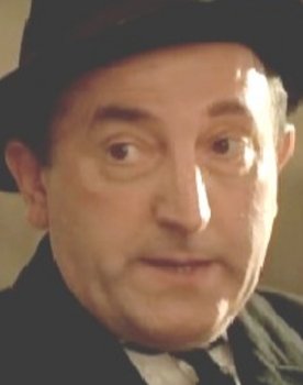André Dupon as Benoît