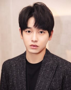 Peng Yuchang as Mo Ming