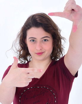 Bella Angel as Júlia Fagundes