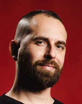 Giannis Roussos as Χάρης