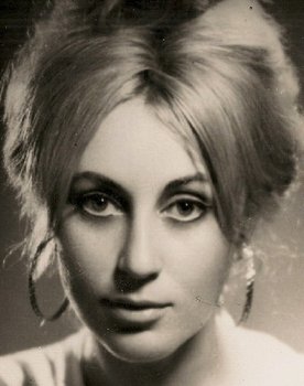 Aynur Aydan as 