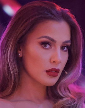 Olta Gixhari as Eliz