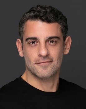 Dağhan Külegeç as Mete Uyar