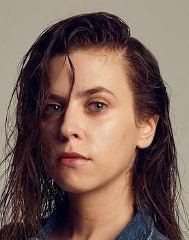 Vicki Diamantopoulou as Εύα Δημητρίου