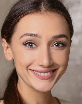 Dina Kovalyova as Taya