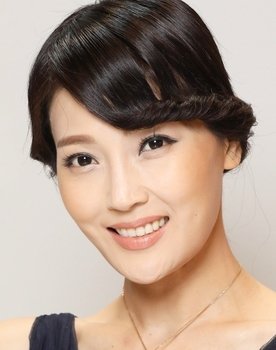 Goldie Ho as Mak Chau Kuen (June)