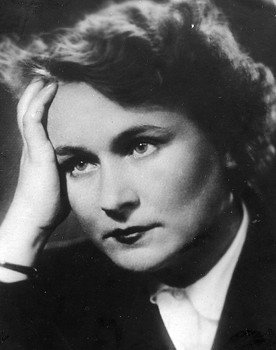 Valentina Tyomkina as Mavra
