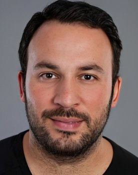 Ferit Aktuğ as Selçuk