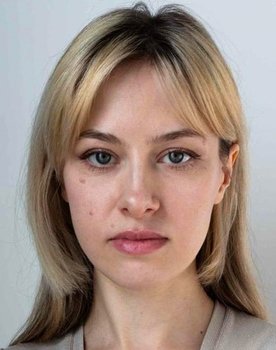 Elena Bushueva as Employee