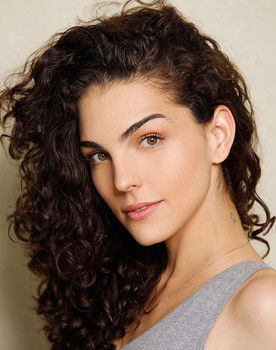 Julia Konrad as Gabriela